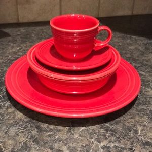 Fiestaware Scarlet 5 piece dinner set